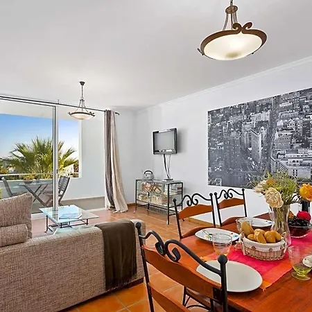 Sleeps 4 With Pool And Air Con Apartamento