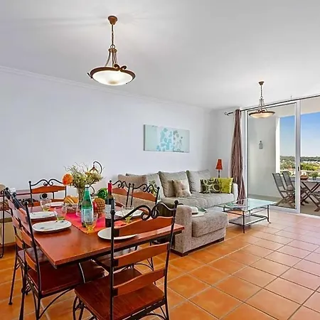 Apartamento Sleeps 4 With Pool And Air Con